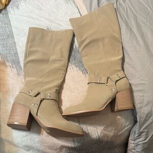Stylish Tan Knee-High Women's Boots